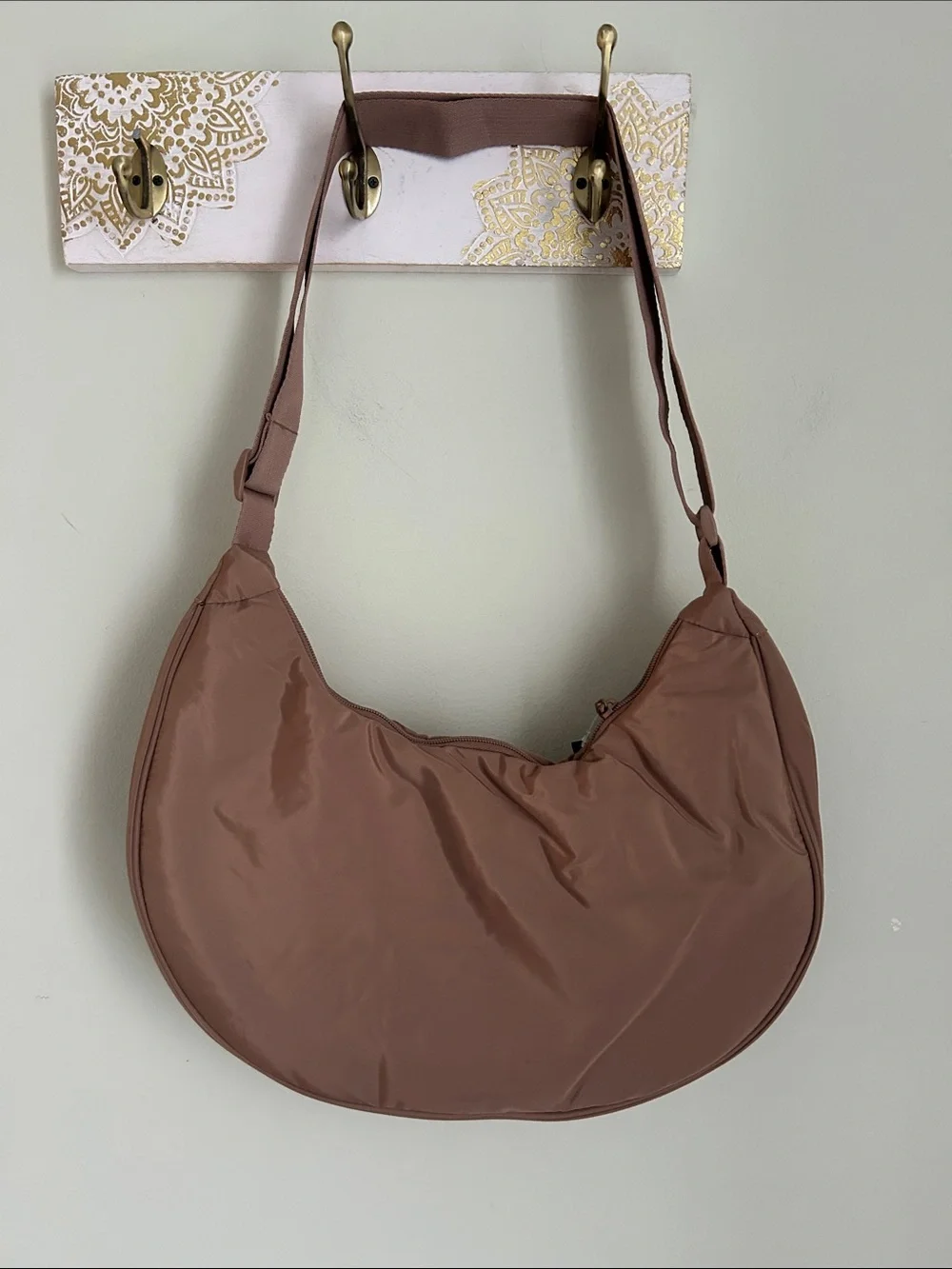Reebok Women’s Crescent Shoulder Bag in Mauve Brown